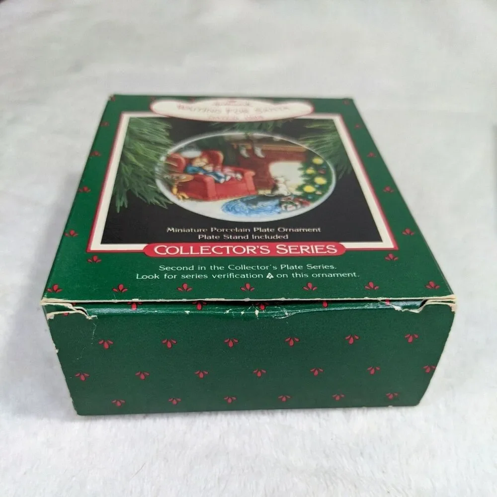 Hallmark Waiting For Santa Plate w/Stand Keepsake Ornament VTG 1988 w/Box